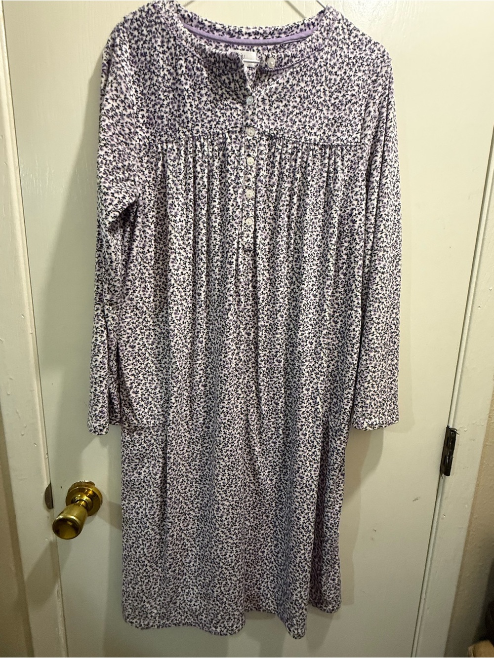 Aria nwot Lavender and White Floral Long Sleeve Nightgown